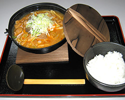 もつ煮込みうどんセット（半ライス付）