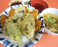 ソ-ス牡蠣丼ときのこ汁