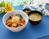 ピリ辛夏野菜マーボー丼