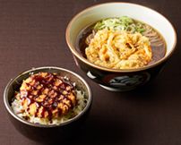 かき揚げそば・うどんセット(いもぶたメンチ丼)