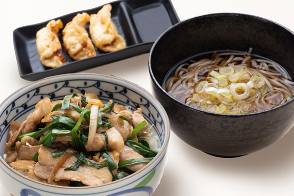 豚ニラ丼セット(半そば)のイメージ画像