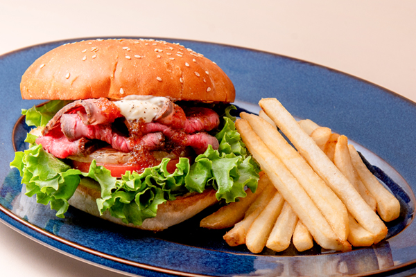 日光高原牛のローストビーフバーガー＆ポテトのイメージ画像