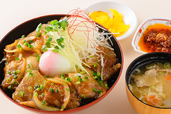 具沢山ラー油で食べる麓山高原豚のスタミナ豚バラ丼のイメージ画像