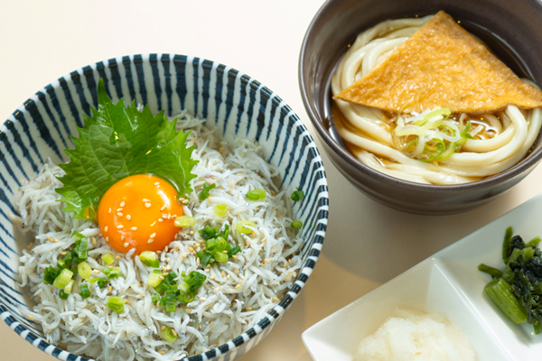 大洗産釜揚げしらす丼ミニきつねうどんセットのイメージ画像