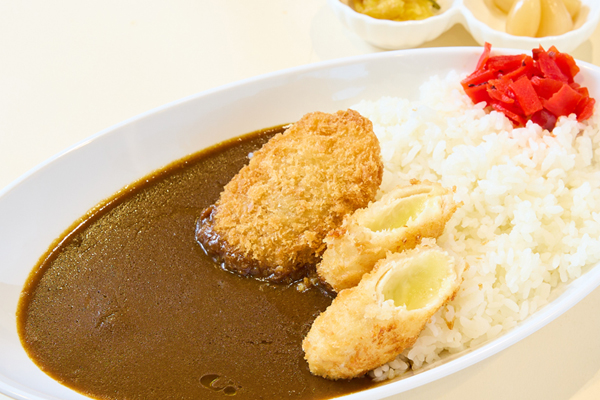 チーズ入り赤城鶏のチキンカツカレーのイメージ画像