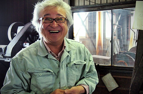 二唐刃物鍛造所の吉澤俊寿さん